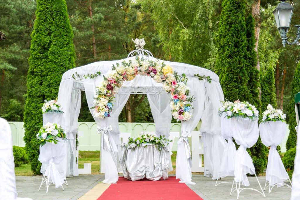 decorate gazebo with flower and fabric for wedding