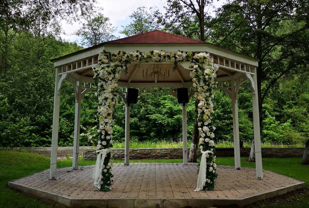 decorate gazebo with fresh flowers for wedding